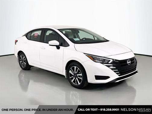Aspen White Tricoat 2025 Nissan Versa 1.6 SV
