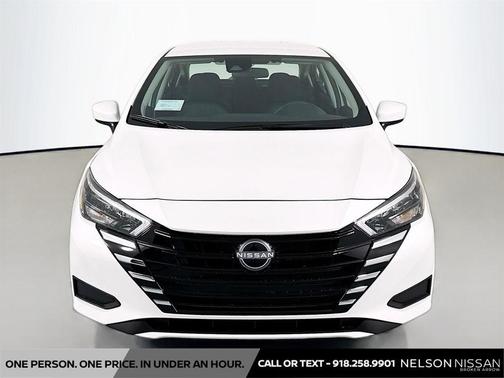 Aspen White Tricoat 2025 Nissan Versa 1.6 SV