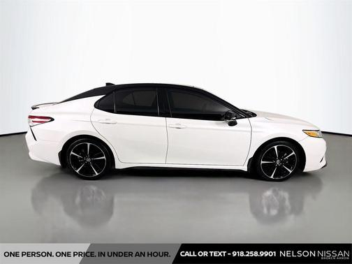 Wind Chill Pearl/Midnight Black Metallic 2020 Toyota Camry XSE