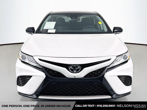 Wind Chill Pearl/Midnight Black Metallic 2020 Toyota Camry XSE