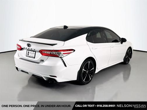Wind Chill Pearl/Midnight Black Metallic 2020 Toyota Camry XSE