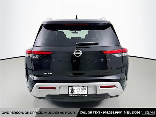 2025 Nissan Pathfinder SL 4WD