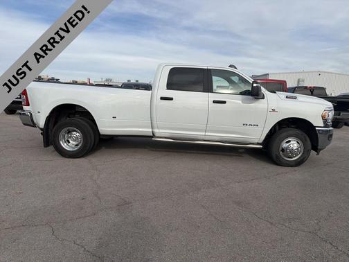 2023 RAM 3500 Big Horn Crew Cab 4x4 8' Box