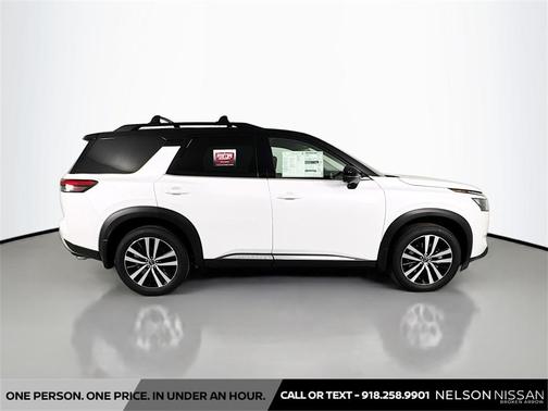 2025 Nissan Pathfinder Platinum 4WD