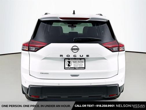 Everest White Pearl Tricoat 2026 Nissan Rogue SV