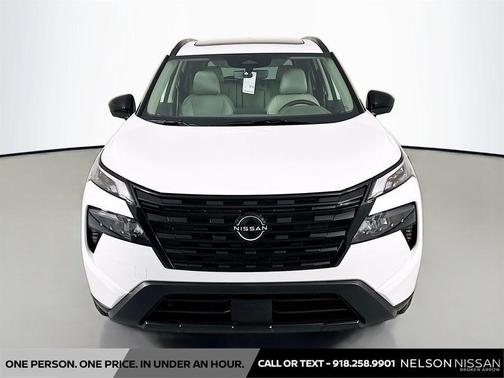Everest White Pearl Tricoat 2026 Nissan Rogue SV