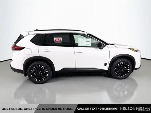 Everest White Pearl Tricoat 2026 Nissan Rogue SV