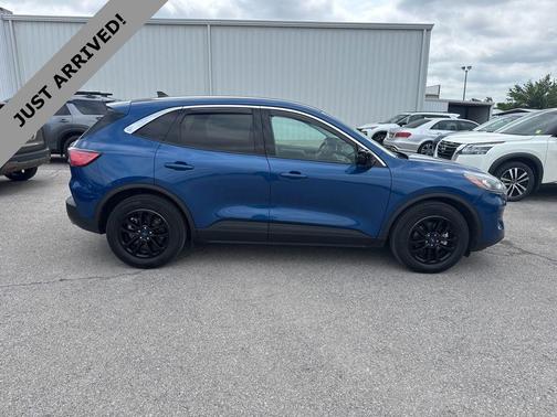 ATLAS BLUE METALLIC 2022 Ford Escape SE