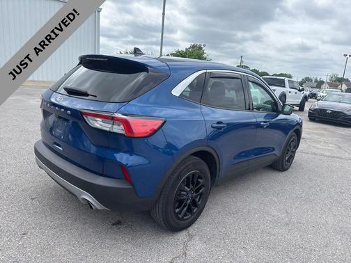 ATLAS BLUE METALLIC 2022 Ford Escape SE
