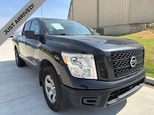 Magnetic Black Metallic 2019 Nissan Titan S