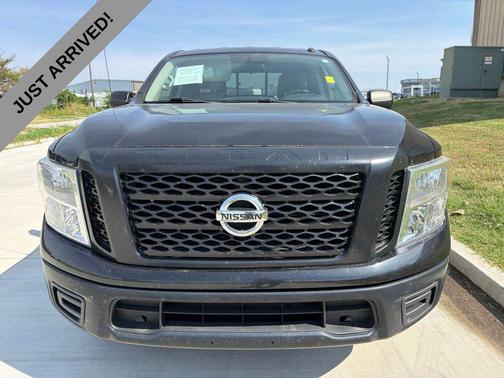 Magnetic Black Metallic 2019 Nissan Titan S