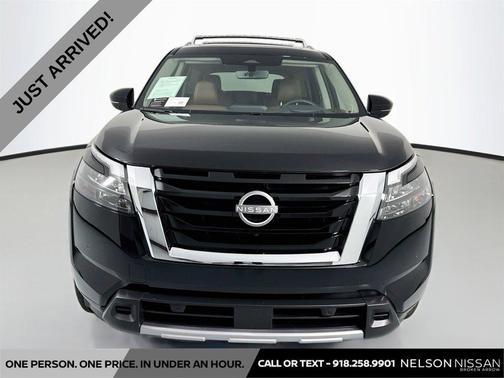 Super Black 2025 Nissan Pathfinder Platinum FWD