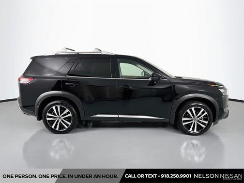 Super Black 2025 Nissan Pathfinder Platinum FWD