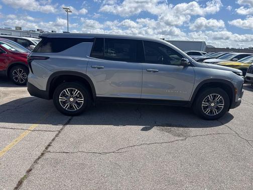 2024 Chevrolet Traverse LS