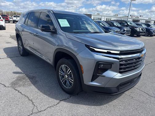 2024 Chevrolet Traverse LS