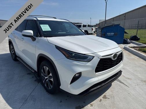 Blizzard Pearl 2021 Toyota Highlander XLE