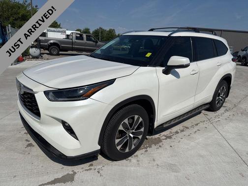 Blizzard Pearl 2021 Toyota Highlander XLE