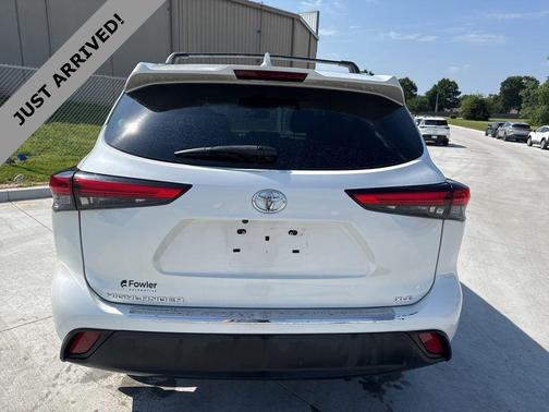 Blizzard Pearl 2021 Toyota Highlander XLE