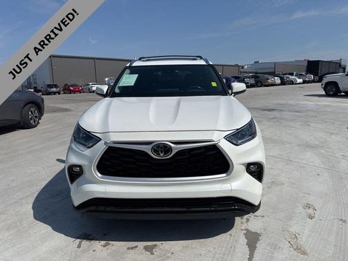 Blizzard Pearl 2021 Toyota Highlander XLE