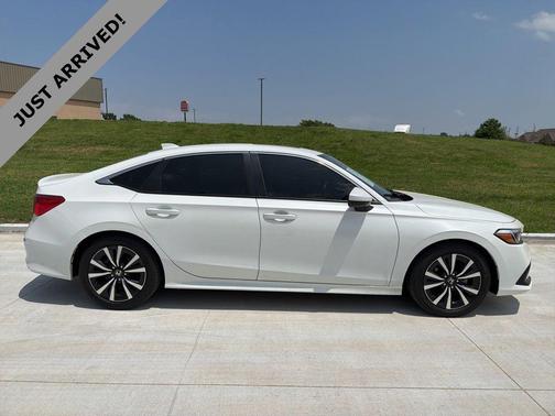 Platinum White Pearl 2022 Honda Civic EX