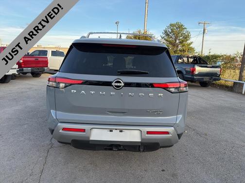 2025 Nissan Pathfinder Platinum 4WD