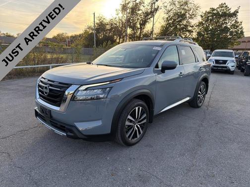 2025 Nissan Pathfinder Platinum 4WD