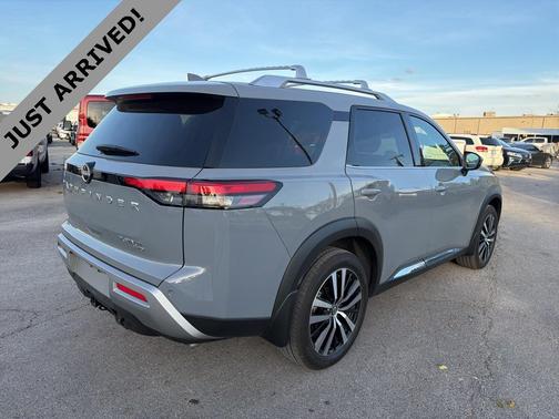 2025 Nissan Pathfinder Platinum 4WD