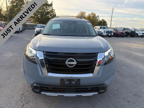 2025 Nissan Pathfinder Platinum 4WD