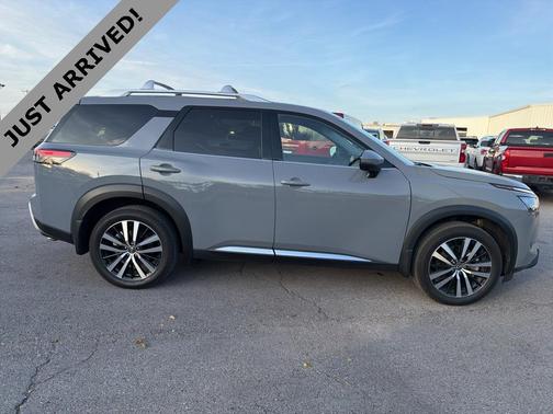 2025 Nissan Pathfinder Platinum 4WD