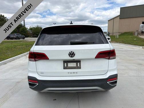 Pure White 2022 Volkswagen Taos 1.5T SE