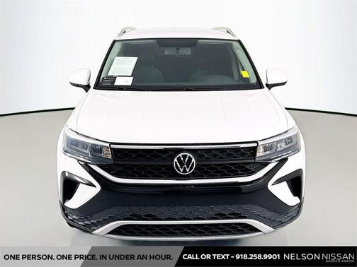 Pure White 2022 Volkswagen Taos 1.5T SE