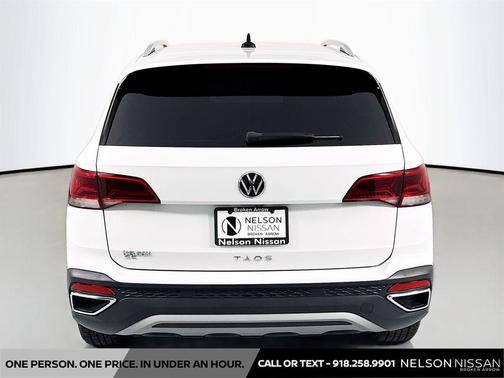 Pure White 2022 Volkswagen Taos 1.5T SE