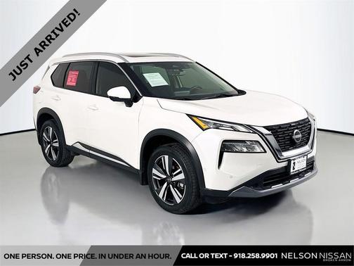 Pearl White Tricoat 2023 Nissan Rogue SL