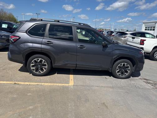 Magnetite Gray Metallic 2025 Subaru Forester Premium