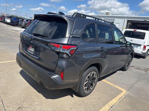 Magnetite Gray Metallic 2025 Subaru Forester Premium