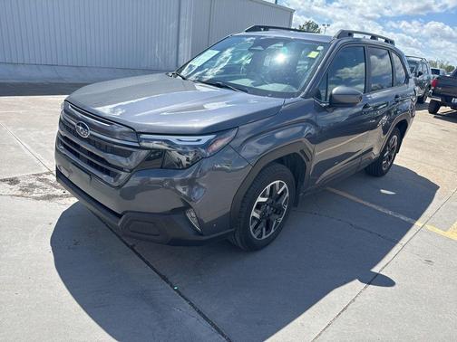 Magnetite Gray Metallic 2025 Subaru Forester Premium