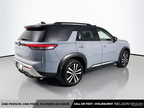 2025 Nissan Pathfinder Platinum 4WD