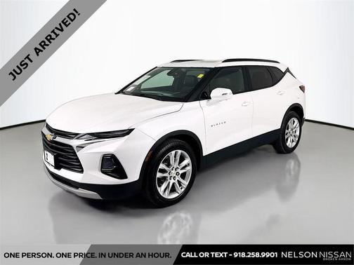 Iridescent Pearl Tricoat 2022 Chevrolet Blazer 3LT