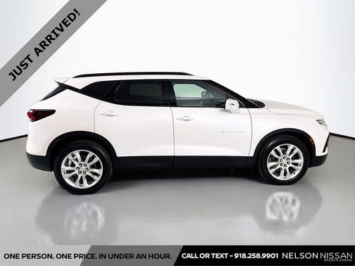 Iridescent Pearl Tricoat 2022 Chevrolet Blazer 3LT