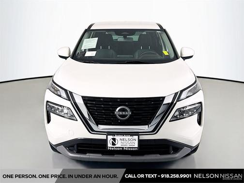 Pearl White Tricoat 2023 Nissan Rogue SV