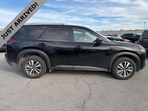 2025 Nissan Pathfinder SL 4WD