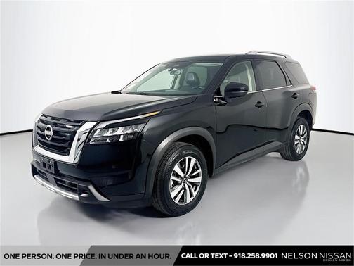 2025 Nissan Pathfinder SL 4WD