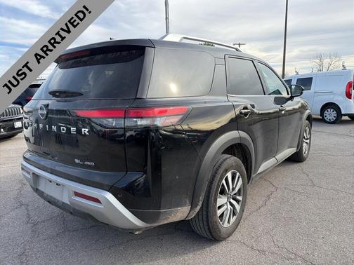 2025 Nissan Pathfinder SL 4WD