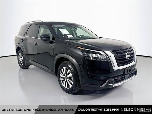 2025 Nissan Pathfinder SL 4WD