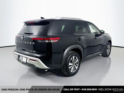 2025 Nissan Pathfinder SL 4WD