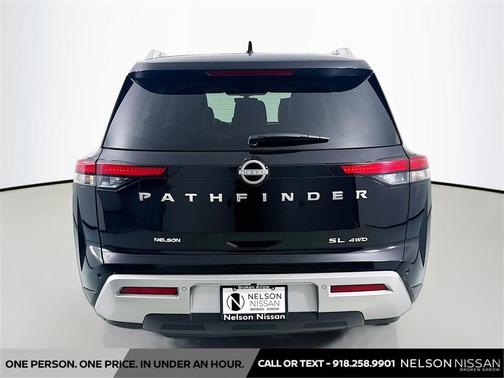 2025 Nissan Pathfinder SL 4WD