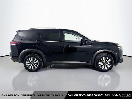 2025 Nissan Pathfinder SL 4WD