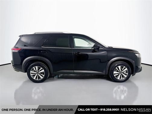 2025 Nissan Pathfinder SL 4WD