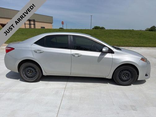 Classic Silver Metallic 2017 Toyota Corolla LE