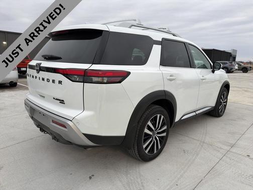 2025 Nissan Pathfinder Platinum 4WD